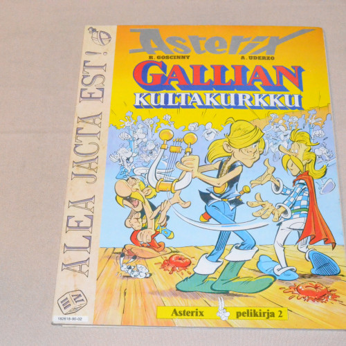 Asterix Gallian kultakurkku Asterix pelikirja 2